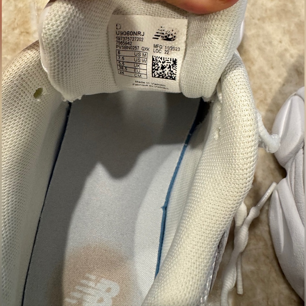 White New Balance 9060 Barely Worn - Picture 5 of 5